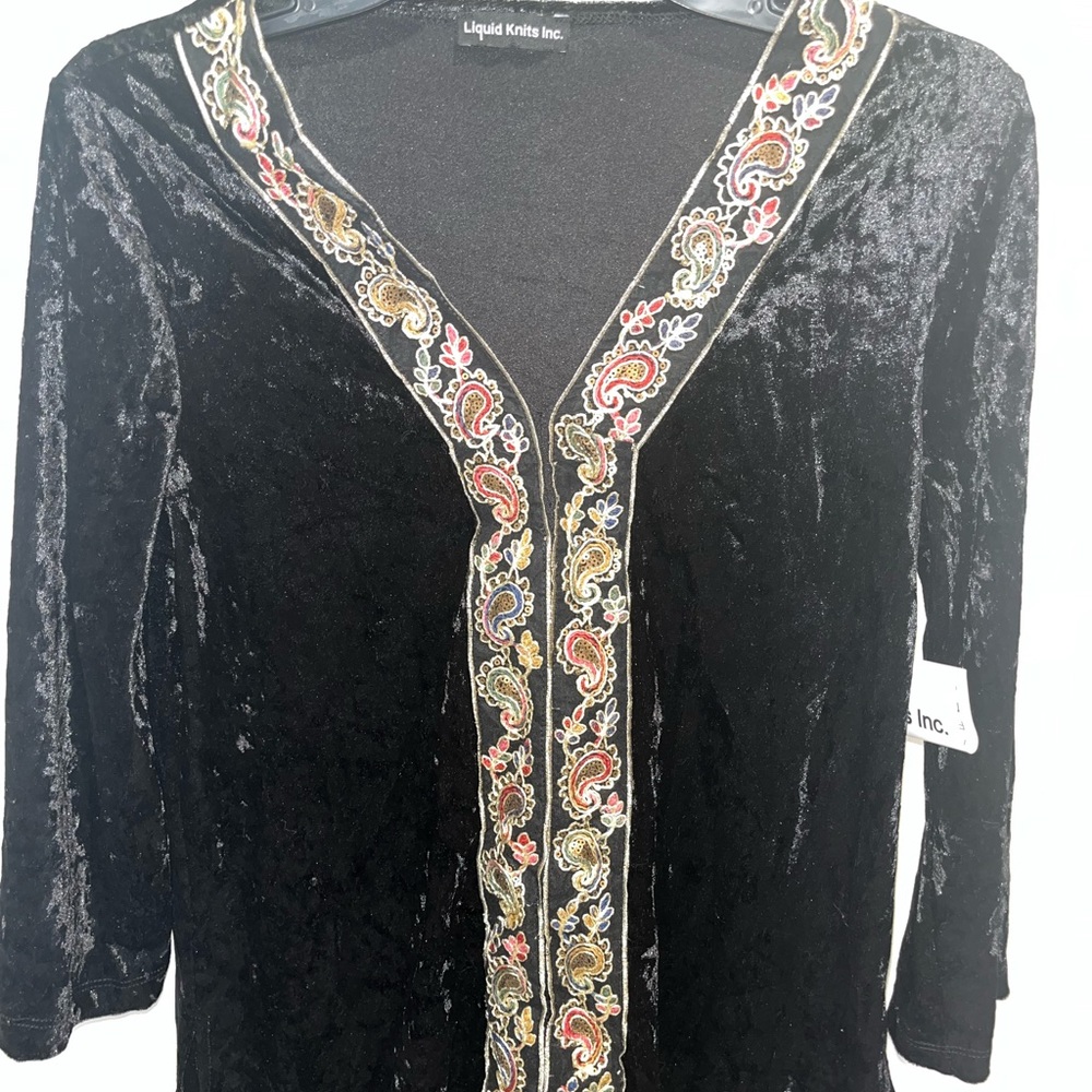 Soft accented blouse Brand New it’s giving vintage
